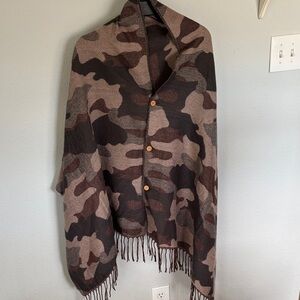 Camouflage Buttoned Shawl with Fringe